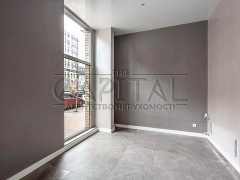 комерційна за адресою Салютна вул., 2б