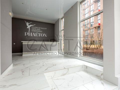 комерційна за адресою Салютна вул., 2б