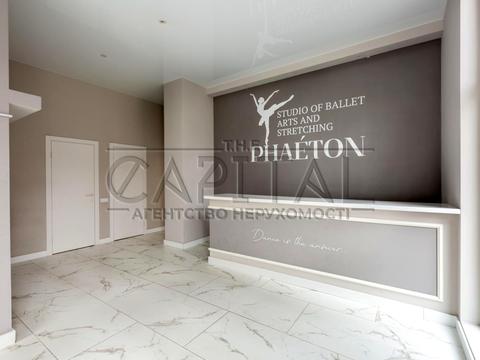 комерційна за адресою Салютна вул., 2б