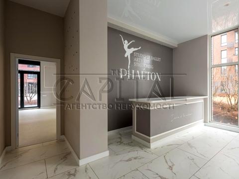 комерційна за адресою Салютна вул., 2б