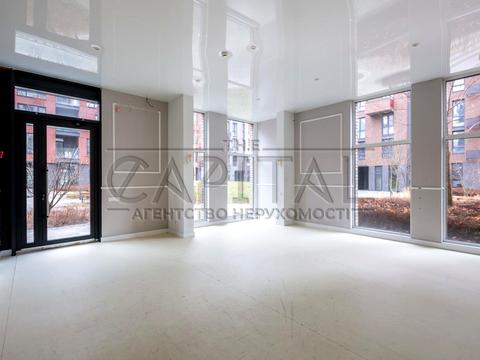 комерційна за адресою Салютна вул., 2б