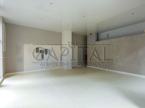 комерційна за адресою Салютна вул., 2б