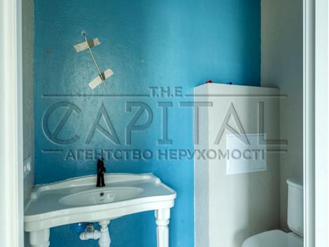 комерційна за адресою Салютна вул., 2б