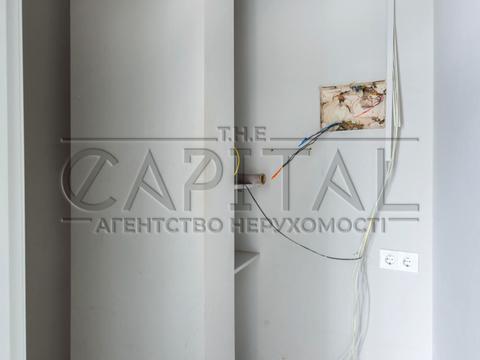 комерційна за адресою Салютна вул., 2б