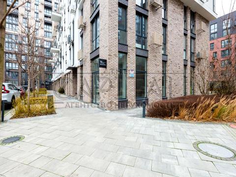 комерційна за адресою Салютна вул., 2б