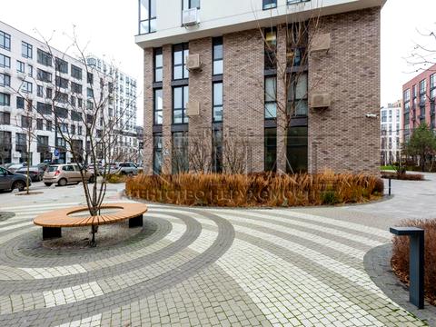 комерційна за адресою Салютна вул., 2б