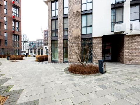 комерційна за адресою Салютна вул., 2б