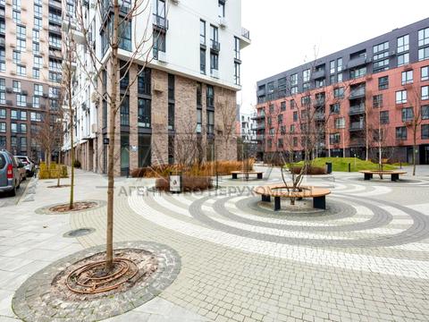 комерційна за адресою Салютна вул., 2б