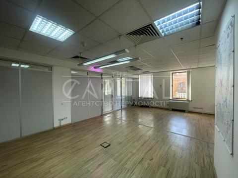 комерційна за адресою Богдана Хмельницького вул., 52