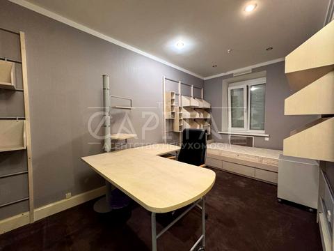 комерційна за адресою Микільсько-Ботанічна вул., 15