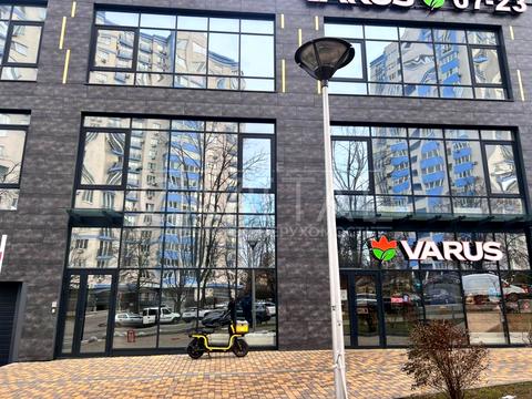 комерційна за адресою Деміївська вул., 27