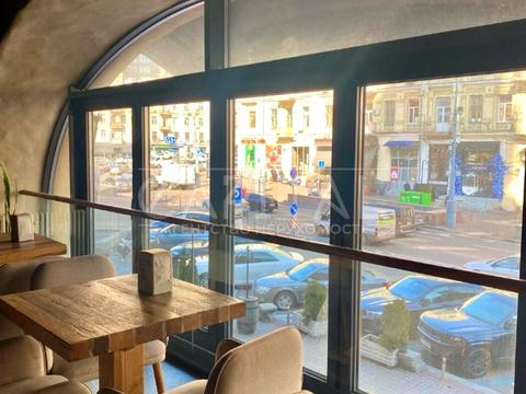 комерційна за адресою Басейна вул., 1-3/2