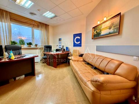 комерційна за адресою Голосіївський просп. (40-річчя Жовтня), 130/57