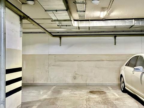 паркомісце за адресою Євгена Коновальця вул. (Щорса), 32-А