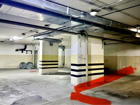 паркомісце за адресою Євгена Коновальця вул. (Щорса), 32-А