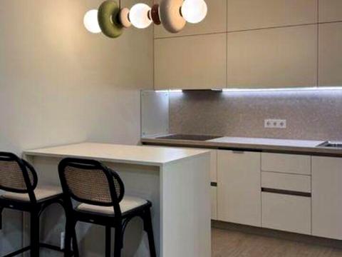 квартира за адресою Салютна вул., (Будинок 04701-04702)