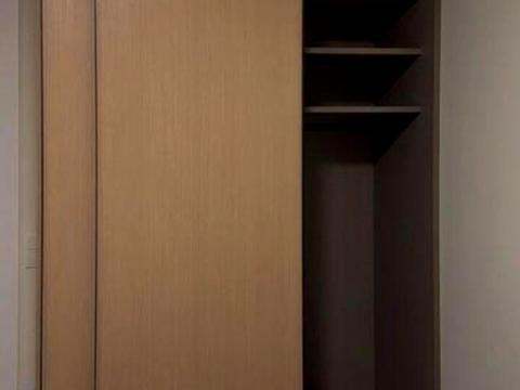 квартира по адресу Салютная ул., (Будинок 04701-04702)