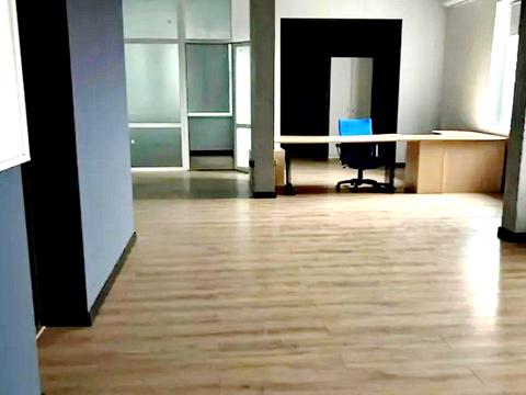 коммерческая по адресу Днепровская набережная ул., 14