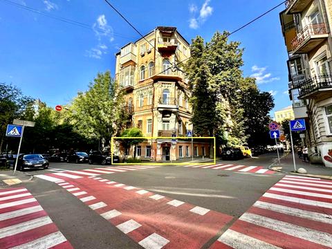 комерційна за адресою Стрітенська вул., 4/13