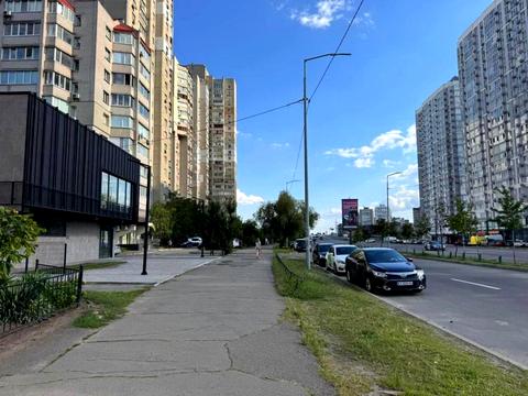 комерційна за адресою Ревуцького вул., 35А