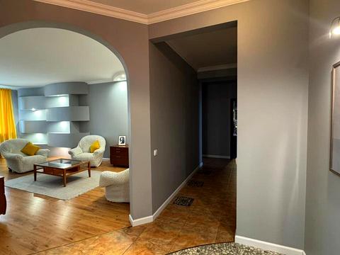 квартира по адресу Голосеевский просп. (40-летия Октября), 68