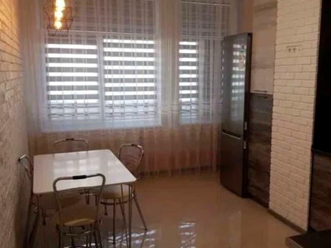 квартира за адресою Юнацька вул., 8