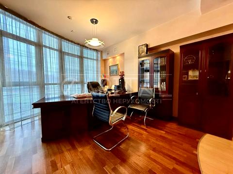 комерційна за адресою Голосіївська вул., 130/57