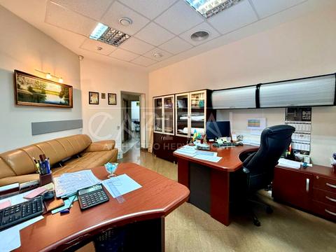 комерційна за адресою Голосіївська вул., 130/57