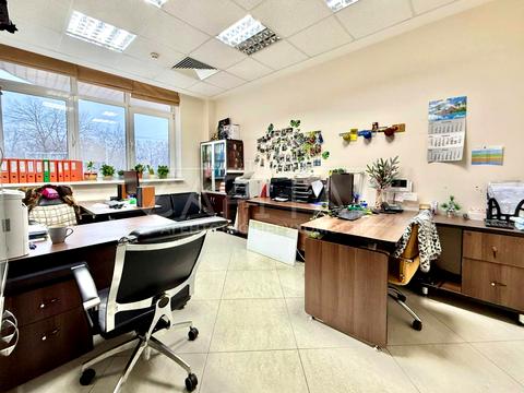 комерційна за адресою Голосіївська вул., 130/57