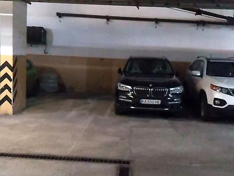 паркомісце за адресою Євгена Коновальця вул. (Щорса), 36-Е