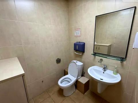 комерційна за адресою Басейна вул., 1/2