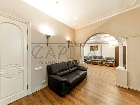 комерційна за адресою Інститутська вул., 16