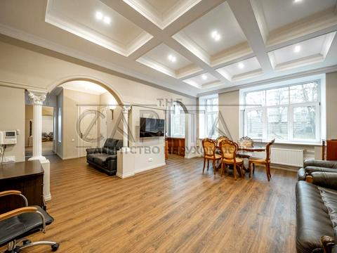 комерційна за адресою Інститутська вул., 16