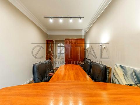 комерційна за адресою Інститутська вул., 16