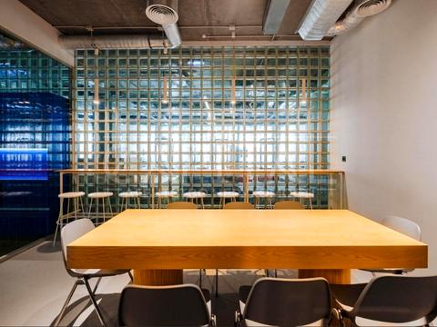 коммерческая по адресу Гарета Джонса ул. (Сімʼї Хохлових), 8