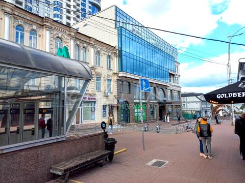 комерційна за адресою Деміївська вул., 30а