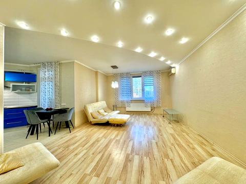 квартира за адресою Раїси Окіпної вул., 8