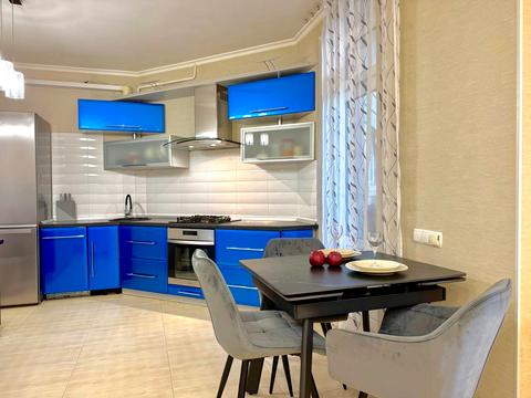 квартира за адресою Раїси Окіпної вул., 8