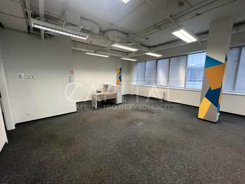 коммерческая по адресу Вацлава Гавела бульв. (Івана Лепсе), 1/28