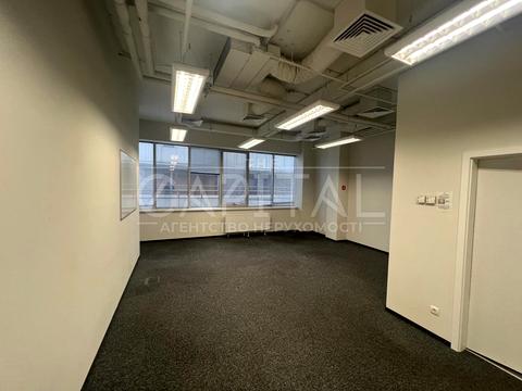 коммерческая по адресу Вацлава Гавела бульв. (Івана Лепсе), 1/28