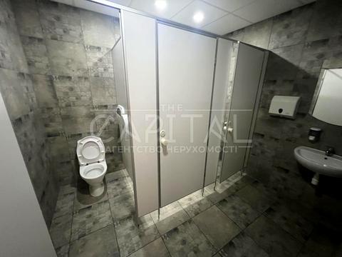 коммерческая по адресу Вацлава Гавела бульв. (Івана Лепсе), 1/28