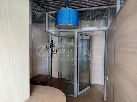 коммерческая по адресу Вацлава Гавела бульв. (Івана Лепсе), 1/28