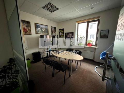 комерційна за адресою Красилівська вул., 11