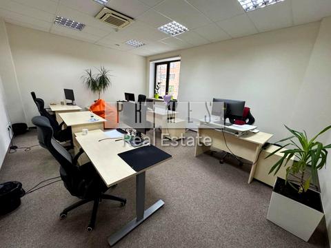 комерційна за адресою Красилівська вул., 11