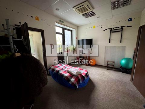 комерційна за адресою Красилівська вул., 11