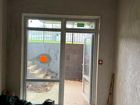 комерційна за адресою Радистів вул., 40