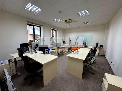 комерційна за адресою Красилівська вул., 4