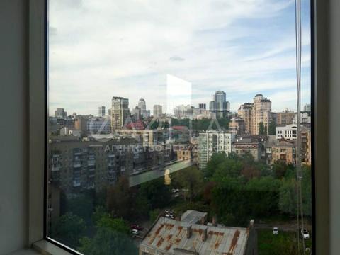 комерційна за адресою Жилянська вул., 75