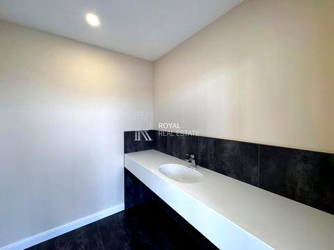 коммерческая по адресу Елены Телиги ул., 6