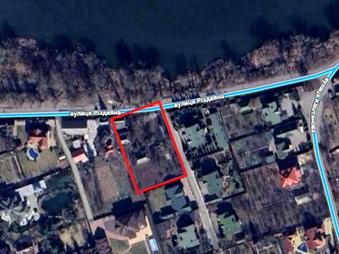 участок по адресу Різдвяна